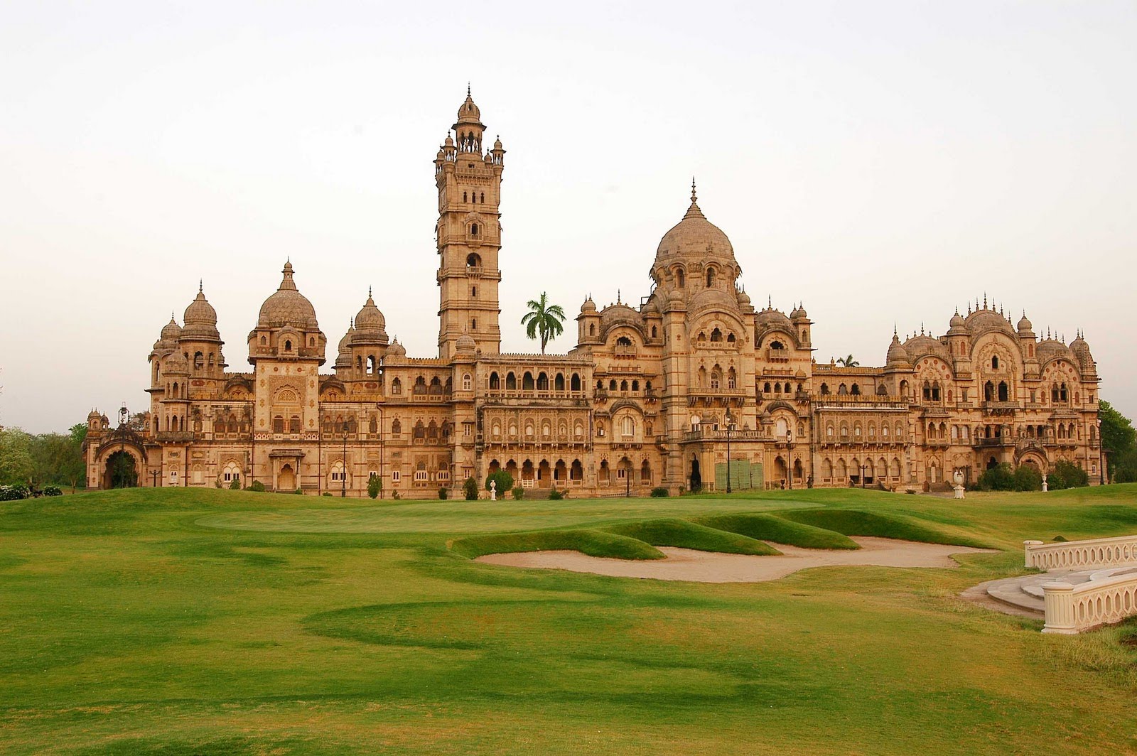 Laxmi Vilas Palace_NearybyRanikiVav